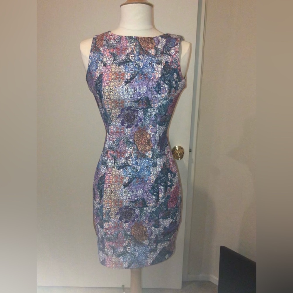 HM SHIFT CAREER DRESS FLORAL SIZE 2